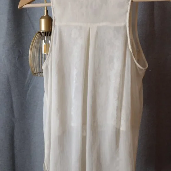 GUESS Off-White Crinkle Chiffon Sleeveless Blouse Small Lace Rhinestone Pockets - Picture 6 of 8